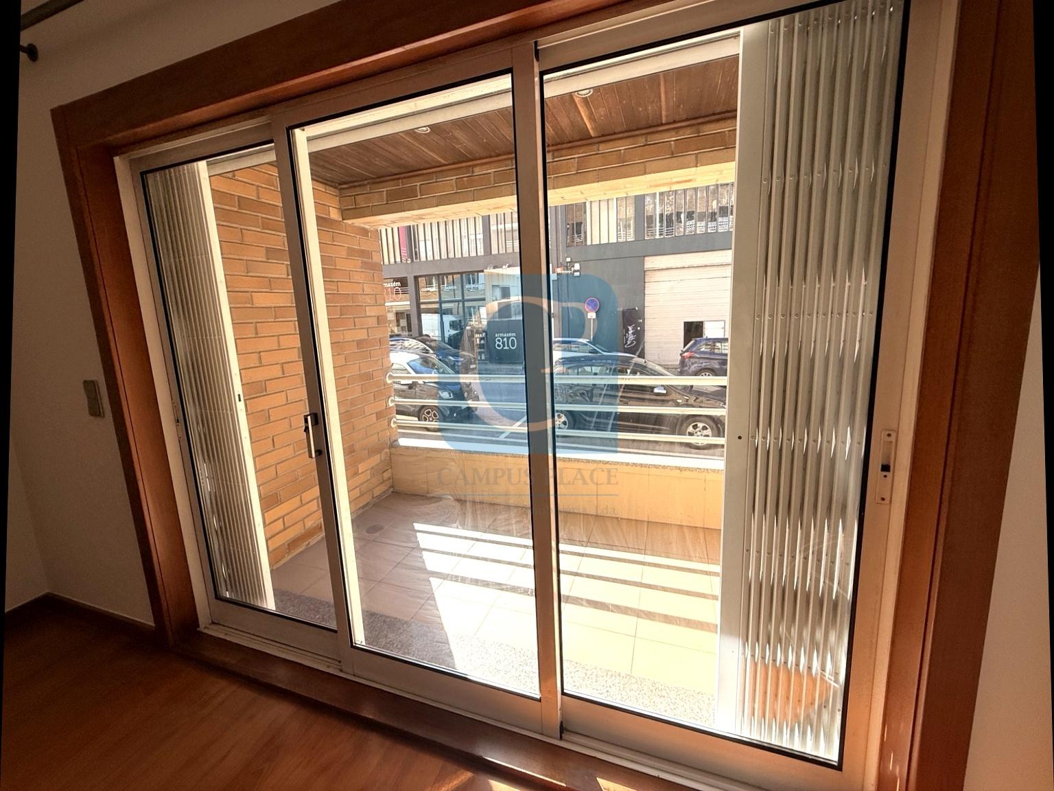 Apartamento T2 em condomínio fechado com piscina em Matosinhos