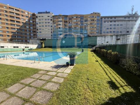 Apartamento T2 em condomínio fechado com piscina em Matosinhos