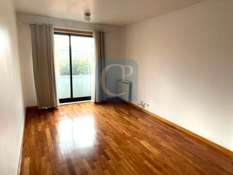 Apartamento T1+1 com varanda em Matosinhos Sul