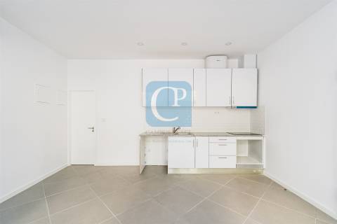 Prédio para investimento com seis frações em São Mamede de Infesta