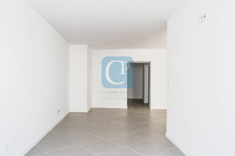 Prédio para investimento com seis frações em São Mamede de Infesta