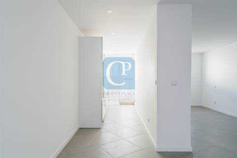 Prédio para investimento com seis frações em São Mamede de Infesta