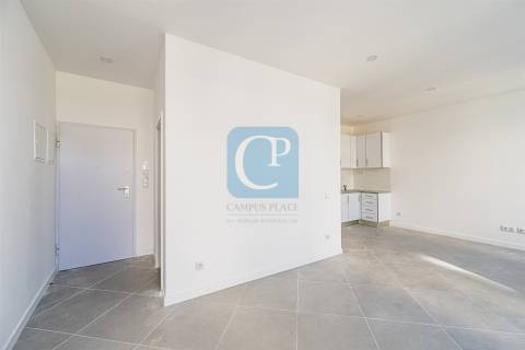 Prédio para investimento com seis frações em São Mamede de Infesta