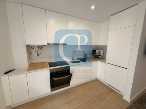 Apartamento T0 com varanda e garagem em Leça da Palmeira