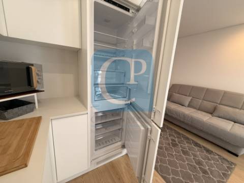 Apartamento T0 com varanda e garagem em Leça da Palmeira