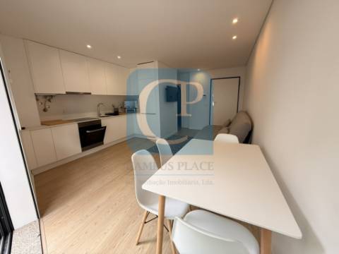 Apartamento T0 com varanda e garagem em Leça da Palmeira