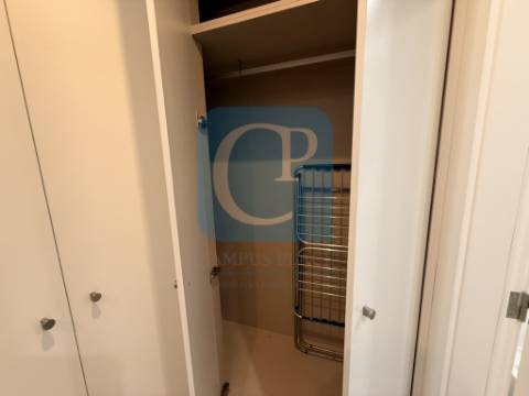 Apartamento T0 com varanda e garagem em Leça da Palmeira