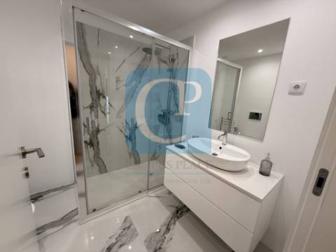 Apartamento T0 com varanda e garagem em Leça da Palmeira