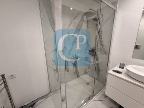 Apartamento T0 com varanda e garagem em Leça da Palmeira