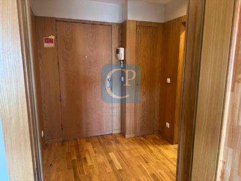 Apartamento T1Kit, junto ao Hotel Áxis, São Mamede Infesta