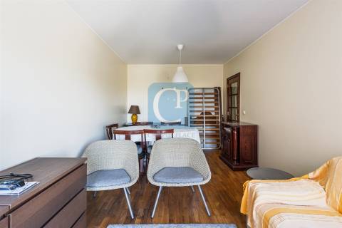 Apartamento T1 mobilado e equipado, junto ao Hospital de São João