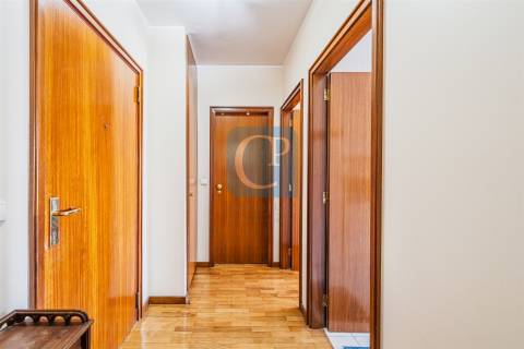 Apartamento T1 mobilado e equipado, junto ao Hospital de São João