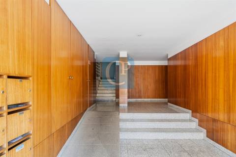 Apartamento T1 mobilado e equipado, junto ao Hospital de São João