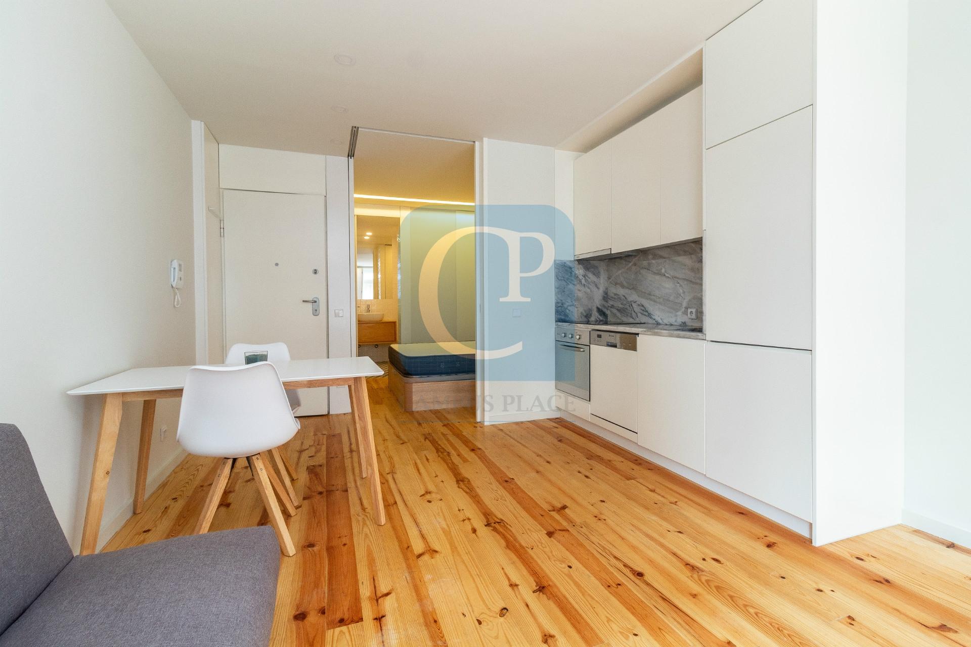 Apartamento T1 mobilado na Rua da Alegria, próximo do Marquês