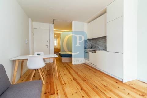 Apartamento T1 mobilado na Rua da Alegria, próximo do Marquês