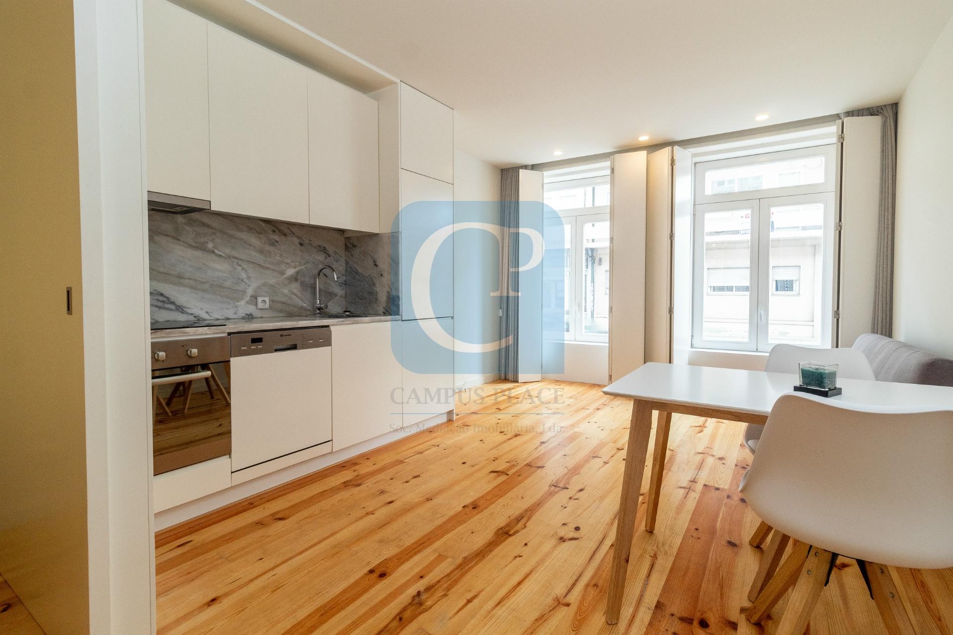 Apartamento T1 mobilado na Rua da Alegria, próximo do Marquês