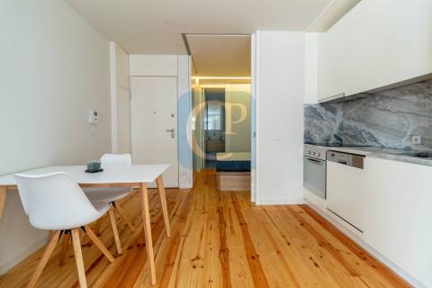 Apartamento T1 mobilado na Rua da Alegria, próximo do Marquês