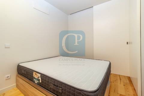 Apartamento T1 mobilado na Rua da Alegria, próximo do Marquês