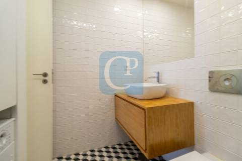 Apartamento T1 mobilado na Rua da Alegria, próximo do Marquês