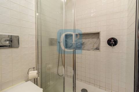 Apartamento T1 mobilado na Rua da Alegria, próximo do Marquês