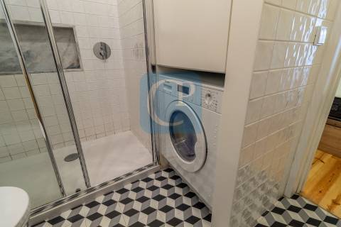 Apartamento T1 mobilado na Rua da Alegria, próximo do Marquês