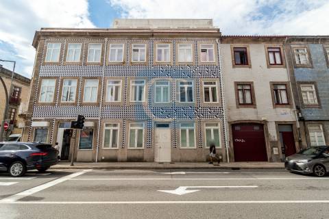 Apartamento T1 mobilado na Rua da Alegria, próximo do Marquês