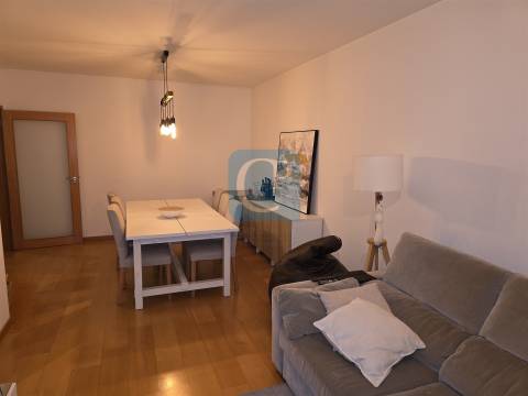 T2 com lugar de garagem e arrumos na Rua de Santana, Leça do Balio