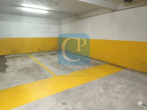 T2 com lugar de garagem e arrumos na Rua de Santana, Leça do Balio