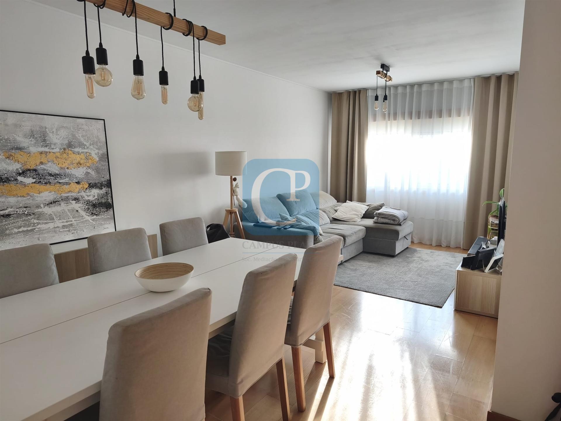 T2 com lugar de garagem e arrumos na Rua de Santana, Leça do Balio