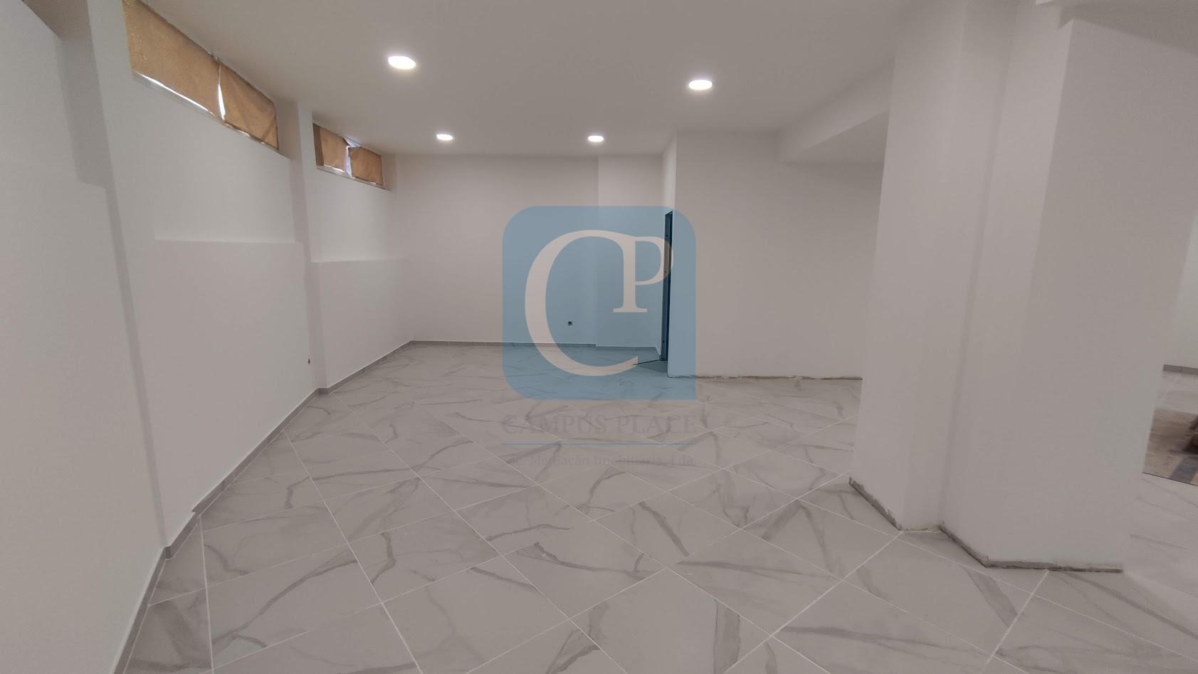 Loja com 129m² ao cruzamento de Monte dos Burgos