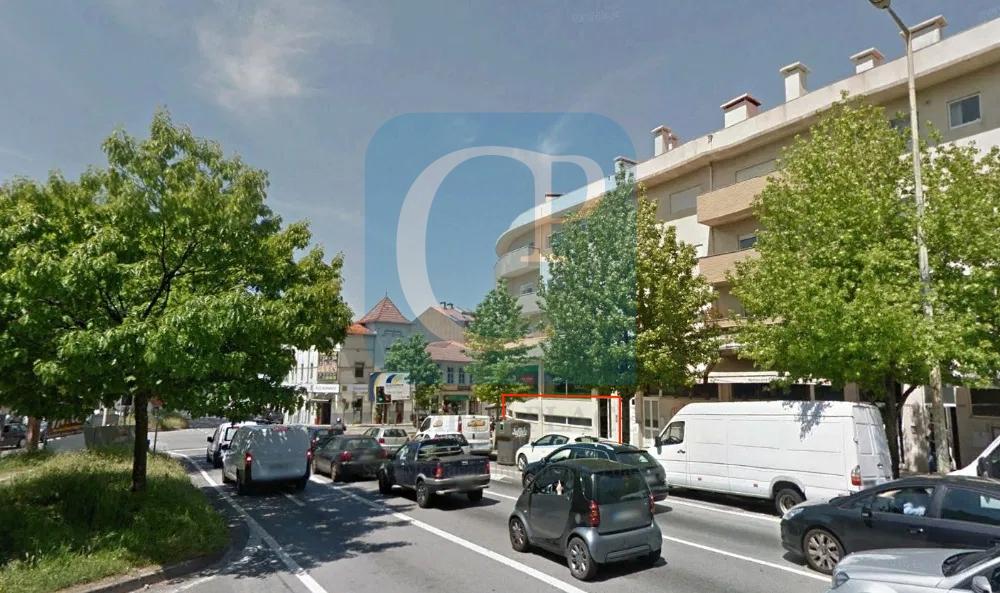 Loja com 129m² ao cruzamento de Monte dos Burgos