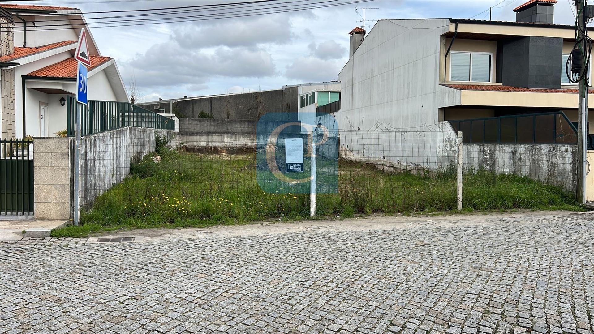 Terreno para construção de Moradia, a 200 mts Colégio Novo da Maia