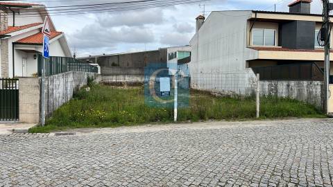 Terreno para construção de Moradia, a 200 mts Colégio Novo da Maia