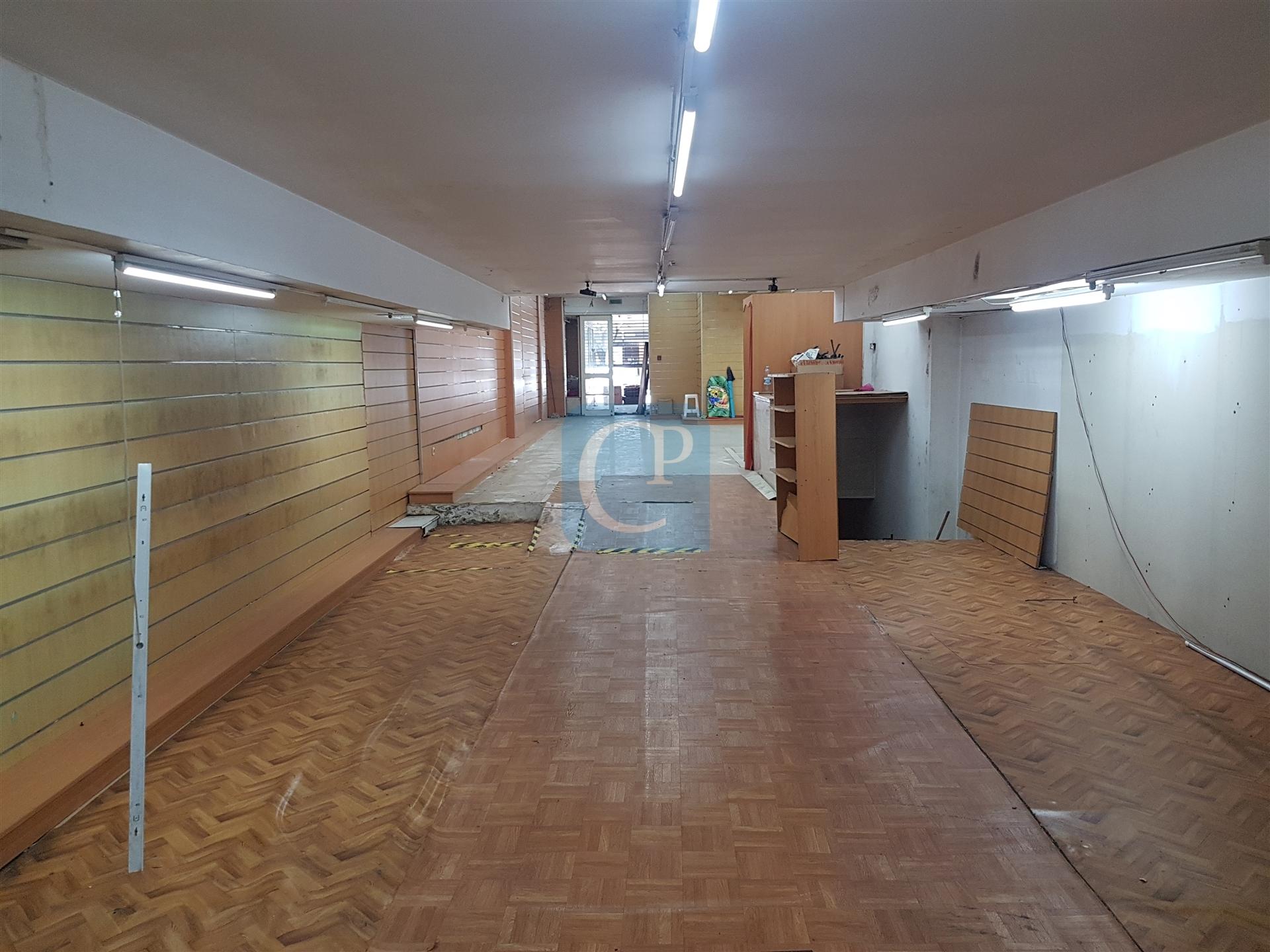 Loja à Rotunda da Boavista, Cedofeita