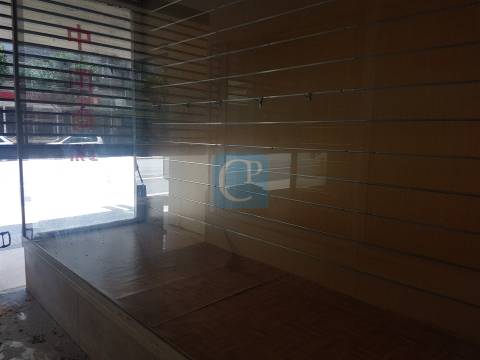 Loja à Rotunda da Boavista, Cedofeita