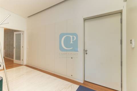 Moradia V5 com piscina e jardim, em Nogueira na Maia