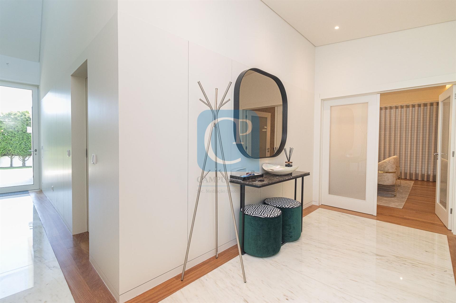 Moradia V5 com piscina e jardim, em Nogueira na Maia