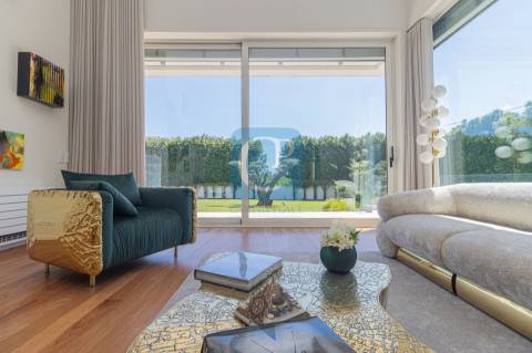 Moradia V5 com piscina e jardim, em Nogueira na Maia