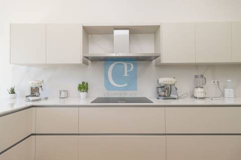 Moradia V5 com piscina e jardim, em Nogueira na Maia