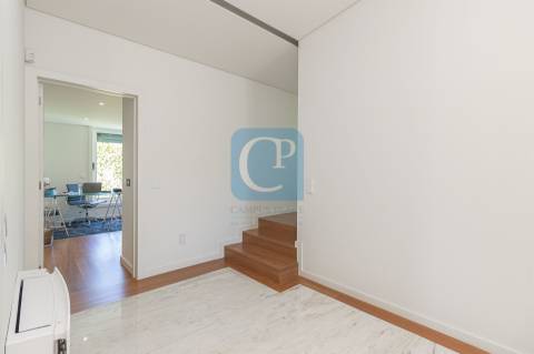Moradia V5 com piscina e jardim, em Nogueira na Maia