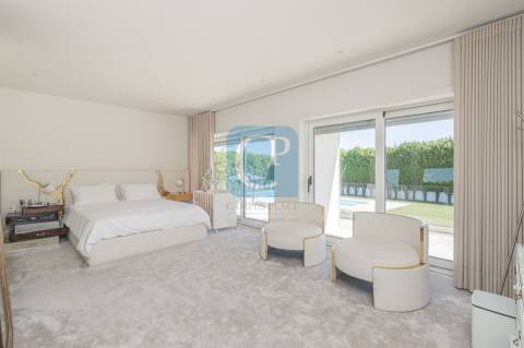 Moradia V5 com piscina e jardim, em Nogueira na Maia