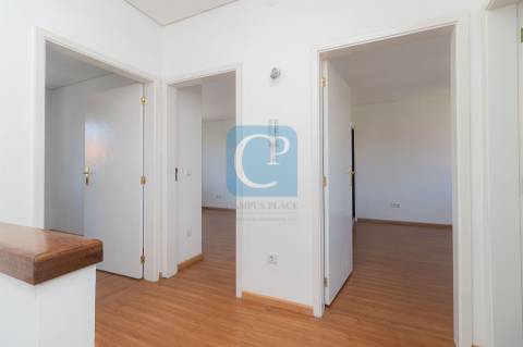 Andar moradia T3 duplex na Boavista à Marechal