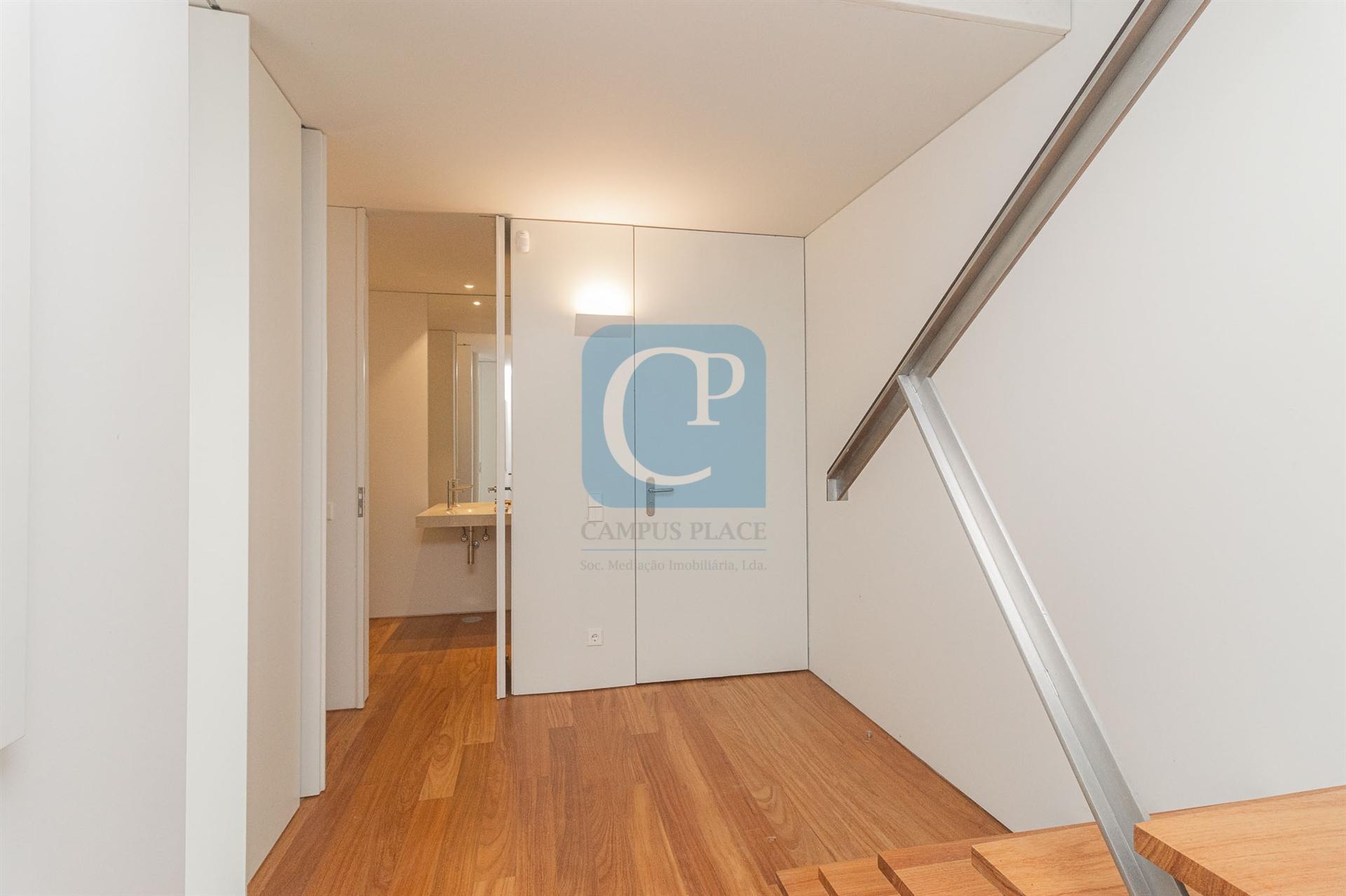 Moradia nova V5 à Avenida dos Combatentes no Bonfim, Porto