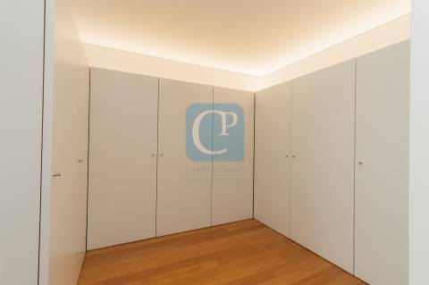 Moradia nova V5 à Avenida dos Combatentes no Bonfim, Porto