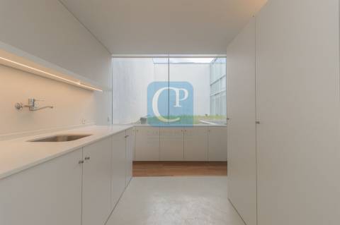 Moradia nova V5 à Avenida dos Combatentes no Bonfim, Porto