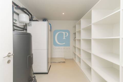 Moradia nova V5 à Avenida dos Combatentes no Bonfim, Porto