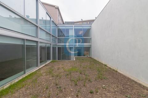 Moradia nova V5 à Avenida dos Combatentes no Bonfim, Porto