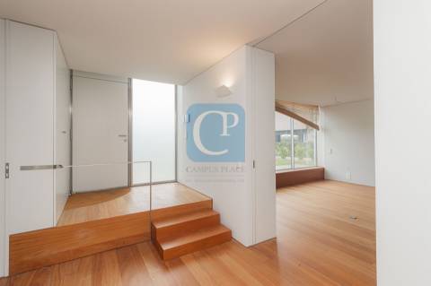 Moradia nova V5 à Avenida dos Combatentes no Bonfim, Porto