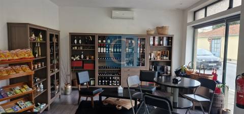 Cafetaria/Mercearia completamente equipada em Rio Tinto