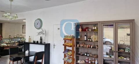 Cafetaria/Mercearia completamente equipada em Rio Tinto